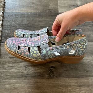 WOMENS RIEKER SHOES SIZE 38 (7/7.5)